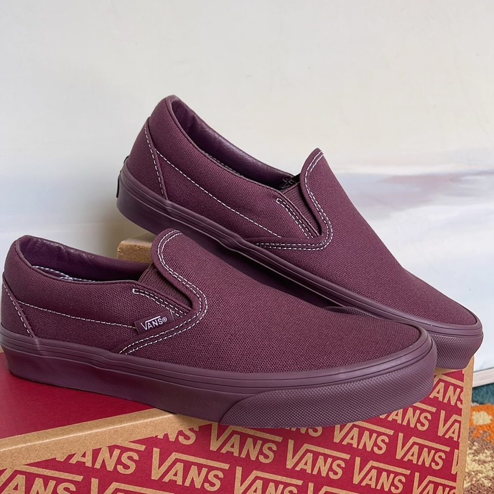 Vans WMNS Classic Slip-On
Pastel Mono Plum Wine
VN000CT5CHI
Sneakers - Picture 9 of 16